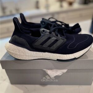 Adidas Ultraboost 22 -  NIB - Navy Blue- Size 7